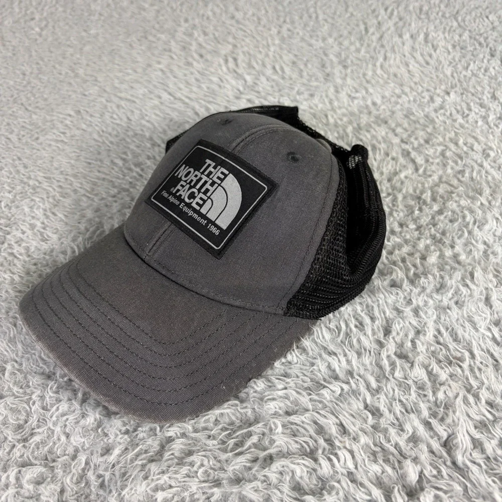 The North Face Mudder Trucker Hat Gray Black Mesh Snapback Fine Alpine Logo Cap